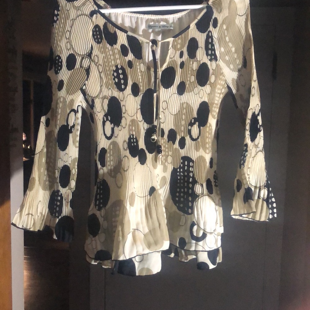 Larry Levine blouse. Size unknown